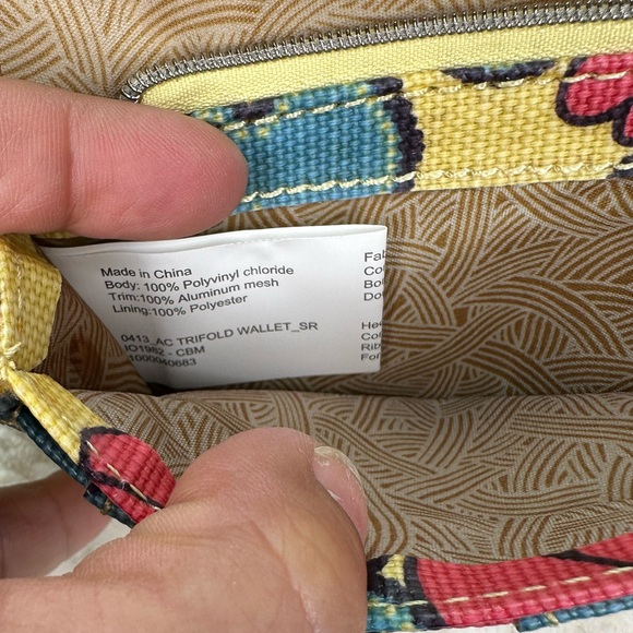 The Sak SakRoots yellow peace birds trifold wallet Sequin and embroidered trim - Picture 6 of 9